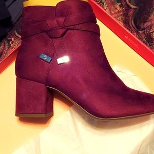 A pair of Kelly & Katie short boots size 9M